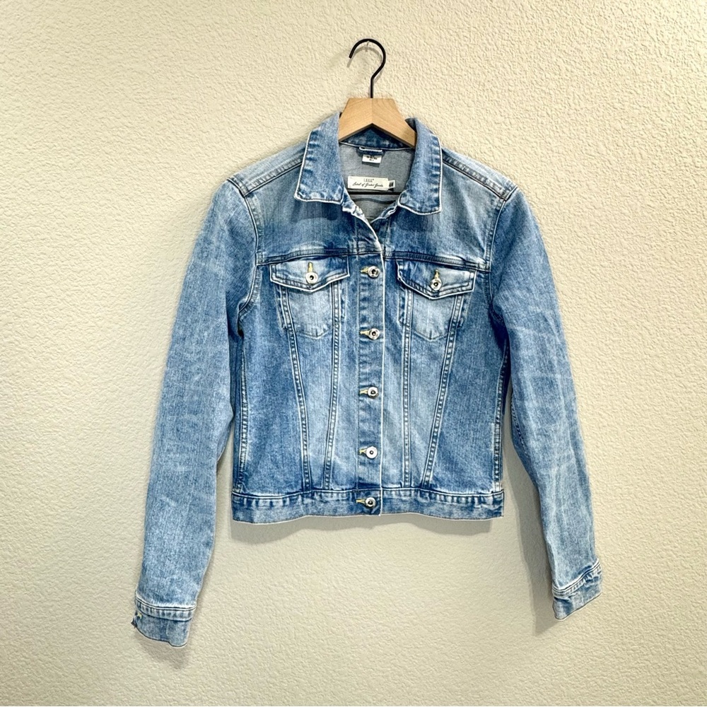 3/$20 H&M L.O.G.G. Classic Light Wash Denim Jacket Women’s Size 8 - Picture 14 of 14
